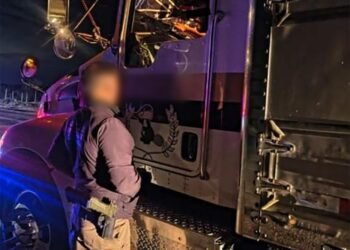 Cae conductor con más de 7 mil cartuchos ocultos en tractocamión en Ciudad Juárez