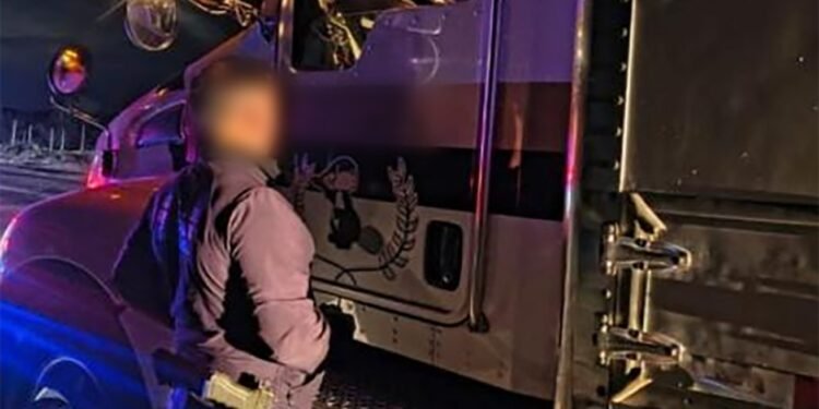 Cae conductor con más de 7 mil cartuchos ocultos en tractocamión en Ciudad Juárez
