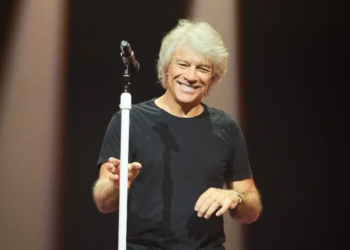 Jon Bon Jovi suspende concierto de forma inesperada tras sufrir complicaciones de salud