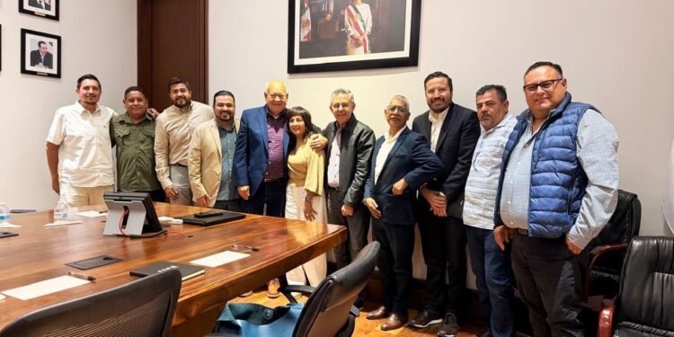 Inician diálogo para atender retos del transporte en BCS