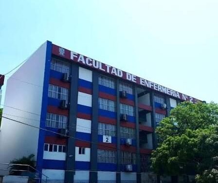 Graduación de 570 enfermeros reúne a Esthela Damián en Acapulco