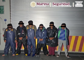 Marina asegura más de una tonelada de presunta cocaína frente a las costas de Guerrero