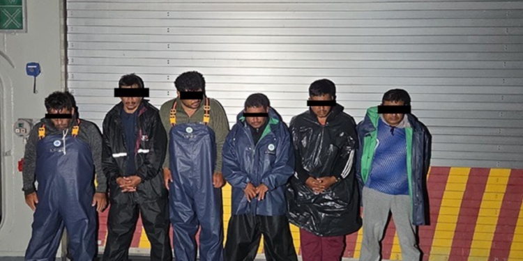 Marina asegura más de una tonelada de presunta cocaína frente a las costas de Guerrero