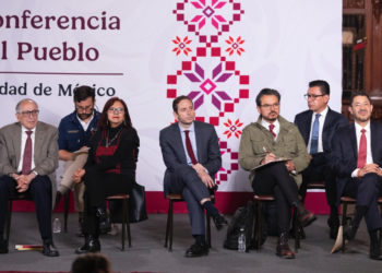 Sheinbaum firma decreto para ampliar la atención médica con el Servicio Universal de Salud