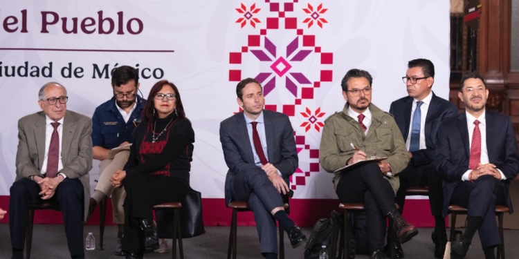Sheinbaum firma decreto para ampliar la atención médica con el Servicio Universal de Salud