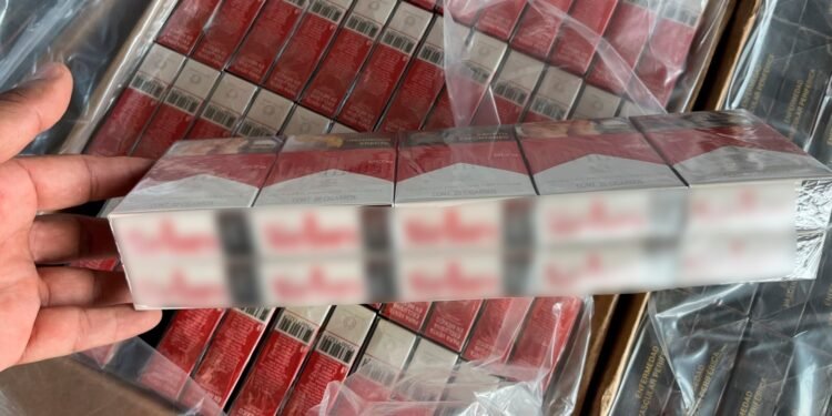 Aseguran casi 10 millones de cigarros ilegales en aduana de Michoacán